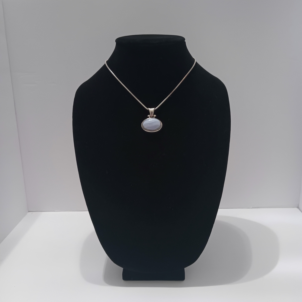 Elegant Silver Pendant Necklace